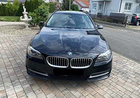 BMW 520d xDrive Touring A Luxury Line Luxury Line