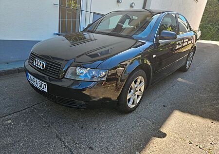 Audi A4 1.8 T quattro -