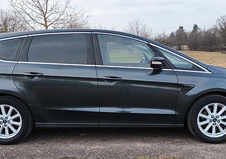 Ford 2,0TDCi Bi-Turbo Aut. Titanium - Topausstattung!
