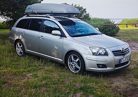 Toyota Avensis Combi Travel 2,2-l-D-CAT / Export?