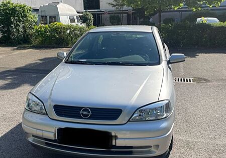 Opel Astra 1.6 -