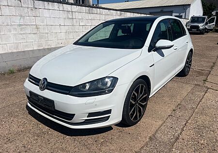 VW Golf Volkswagen VII 1.6 Lim. Comfortline BMT*Navi*Panorama