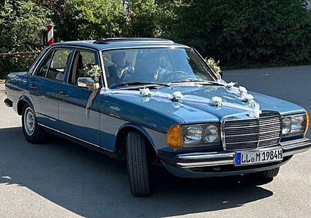 Mercedes-Benz 250 W123 Oldtimer Automatik