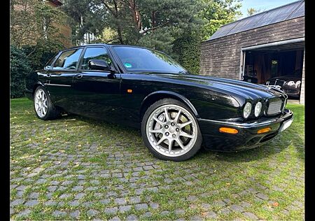 Jaguar XJR 4.0 100