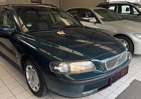 Volvo V70 2.4 Premium*TÜVneu*Serviceheft*sehr-Gepflegt