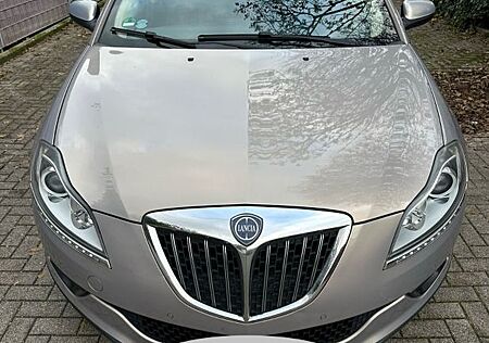 Lancia Delta 1.4 TurboJet Automatik KlimaanlSHZ LHZ Tem