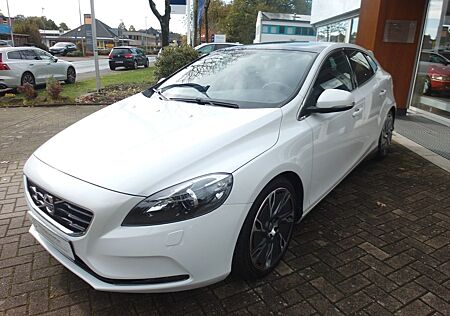 Volvo V40 D3 Momentum #volvocars #madebymerten