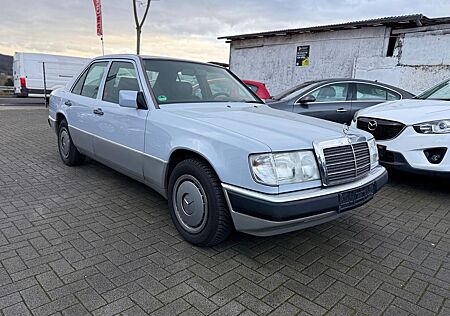 Mercedes-Benz 200 D/ Oldtimer/TÜV Neu