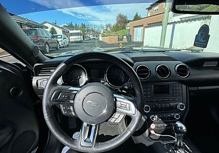 Ford Mustang 3.7L V6 All Black US-Import