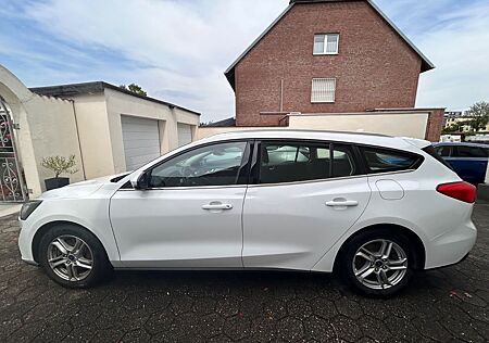 Ford Focus 1,5 EcoBoost 110kW Cool & Connect Tur....