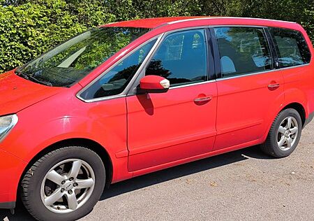 Ford Galaxy 2,2 TDCi 129kW DPF Ghia Ghia 8x Alufelgen