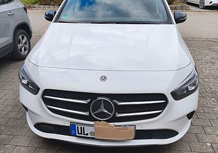Mercedes-Benz B 180 DCT -