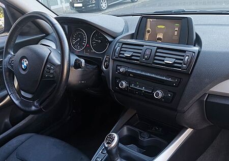 BMW 116i Sport Line 1.Hand LED XENON Tüv PDC SHZ KLM