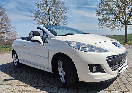 Peugeot 207 CC Cabrio 1.6 VTi - 120 PS - top gepflegt