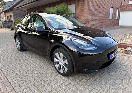Tesla Model Y 2023 Schw./Weiss Solid Black 19" Gemini