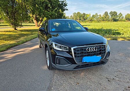 Audi Q2 35 TFSI - mit AHK, Lederlenkrad,AllwetterR