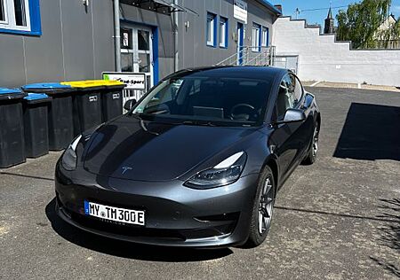 Tesla Model 3 Hinterradantrieb RWD
