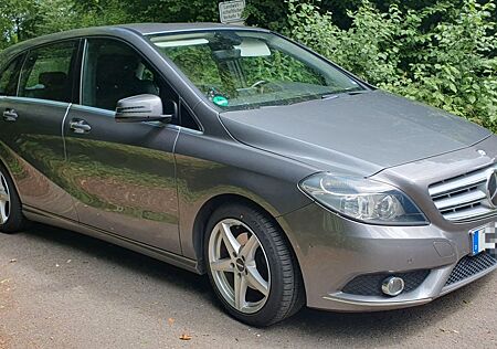 Mercedes-Benz B 200 BlueEFFICIENCY -