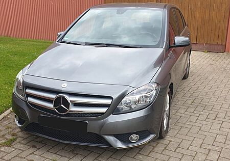 Mercedes-Benz B 180 -