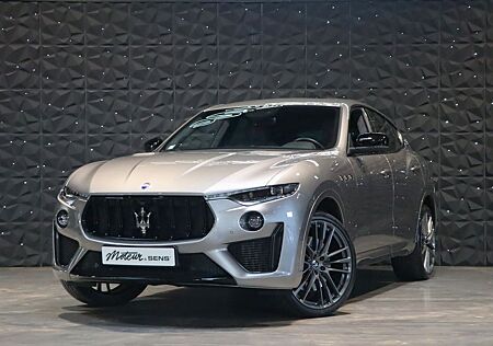 Maserati Levante 3.8 V8 Trofeo - Toit Ouvrant - Carbone