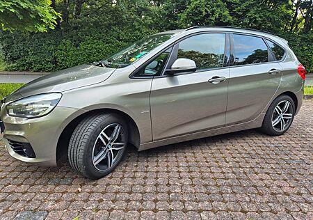 BMW 2er 220 Active Tourer 220d xDrive A -