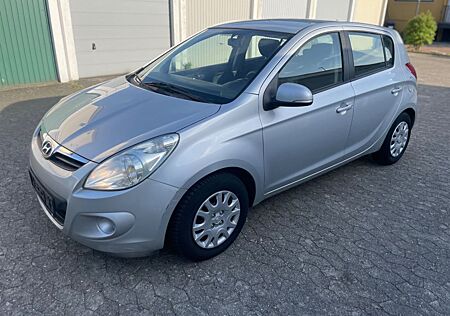 Hyundai i20 1.2 FIFA Word EM WM Tüv/Au neu Sitzheizung