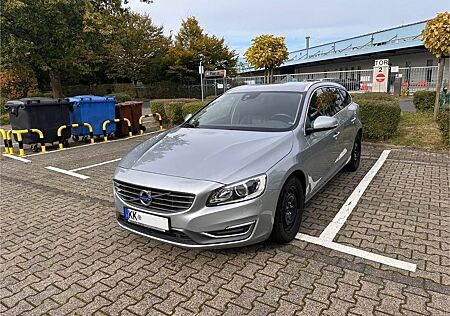 Volvo V60 D4 Geartronic Summum TÜV NEU 8fach bereift