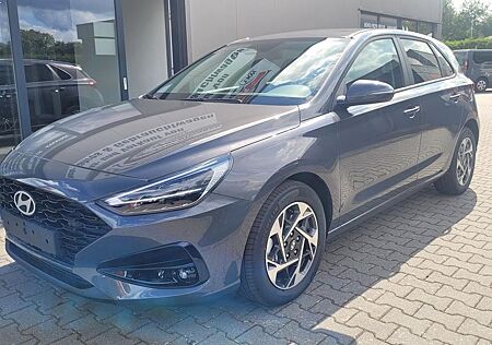 Hyundai i30 HB Family*Navi*LED*Shzg*Lhzg*PDC*Cam*16Zoll*