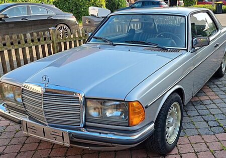 Mercedes-Benz 230 W123 C230