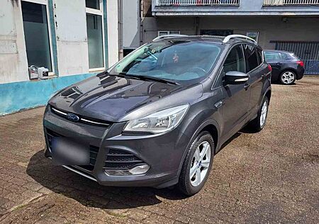 Ford Kuga 1. Hand. Unfallfrei. Zahnr. & WP neu !