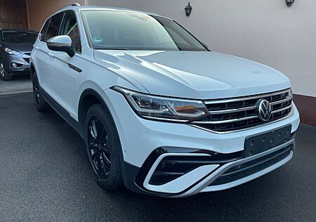 VW Tiguan Allspace Volkswagen Elegance 4Motion Autom Matrix...