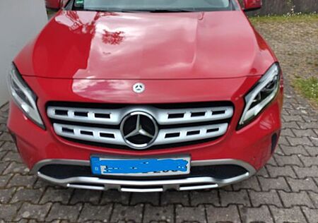 Mercedes-Benz GLA 200 mit wenig km und gut ausgestattet