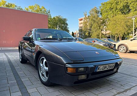 Porsche 944