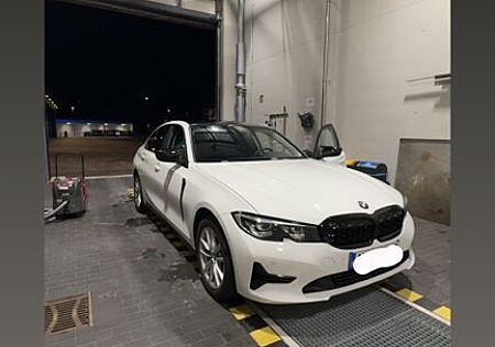 BMW 330e Advantage Automatik Advantage