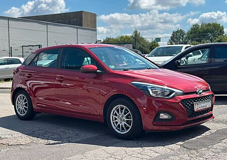 Hyundai i20 Select Klima*8-Fach-Bereift*Scheckheft*
