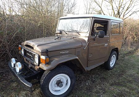 Toyota Land Cruiser BJ42- Alleskönner, der alles kann !