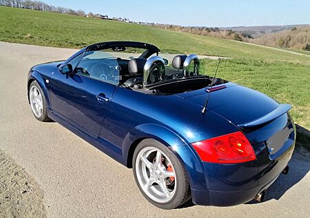Audi TT Roadster 1.8T quattro 165 kW -