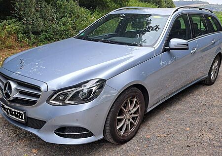 Mercedes-Benz E 220 W212 T-Modell CGI Avantgard, AHK, Klima, S