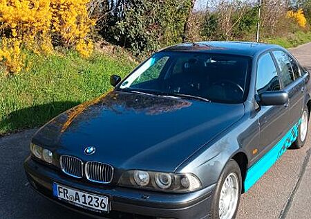 BMW 523i Auto