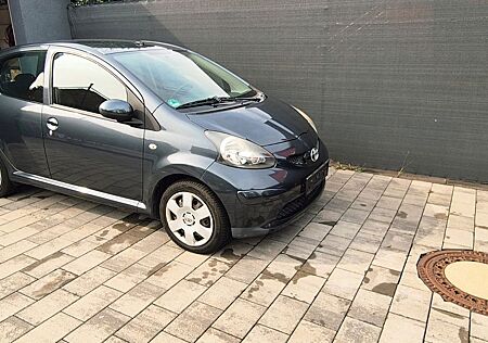 Toyota Aygo (X) Aygo Allw.reifen,Tüvneu,klima,wenig KM