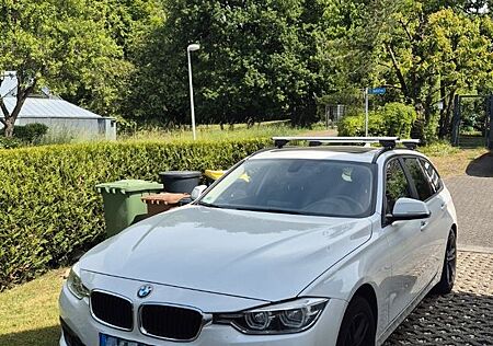 BMW 330i Touring Advantage Automatic Advantage