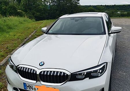 BMW 320i xDrive Luxury Line Automatik Luxury Line