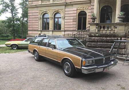 Pontiac Parisienne Station, Caprice