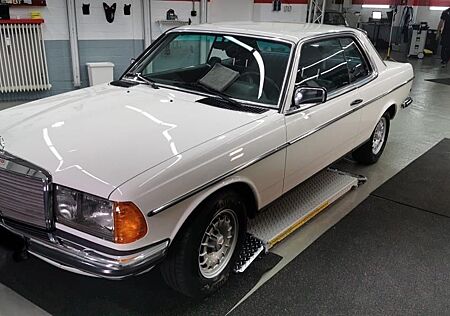 Mercedes-Benz 230 230CE, W123, Coupé, Oldtimer, orig. 141.000km
