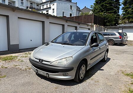 Peugeot 206 | 4-Türer | TÜV NEU | nur 118.000 km