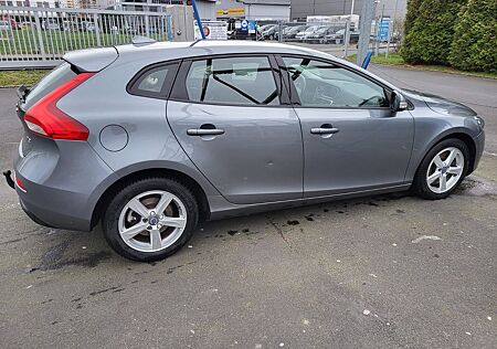 Volvo V40 T2 Geartronic LINJE YOU! LINJE YOU!