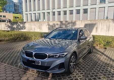 BMW 320e Touring G21N