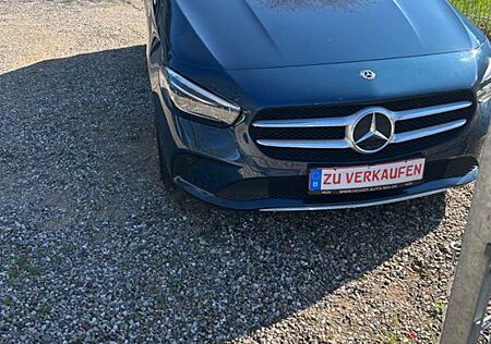 Mercedes-Benz B 200 DCT -