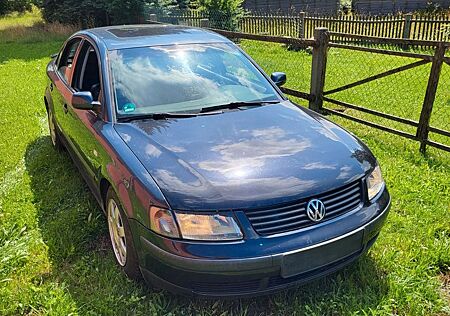 VW Passat Volkswagen 1.8 T Highline Ausstattung, Navi, SHZ