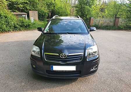 Toyota Avensis Combi 1,8-l-VVT-i Team Team